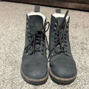 Women’s Shearling Suede Boots.